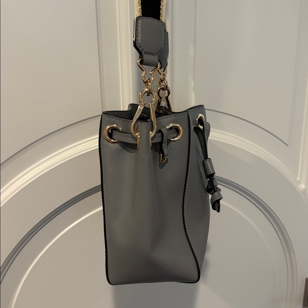 Marc Jacobs Grey Leather Drawstring Bucket Bag - Picture 12 of 14
